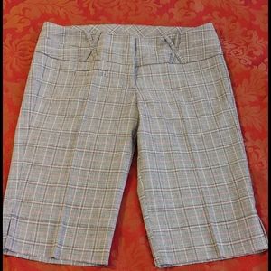 Stoosh Shorts/Capri size 3